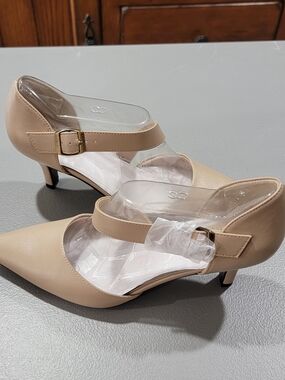 Pointed Mary Jane Kitten Heels in Nude